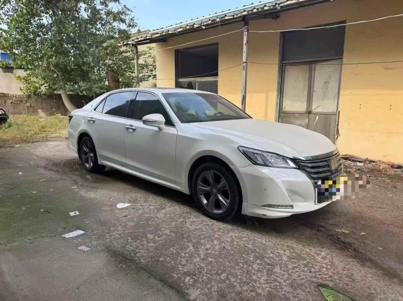 菏泽16年丰田皇冠2