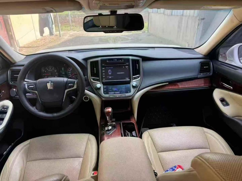 菏泽16年丰田皇冠5