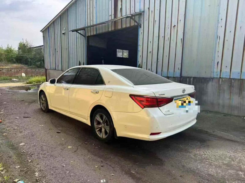 菏泽16年丰田皇冠8