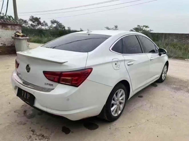 菏泽17年别克威朗8