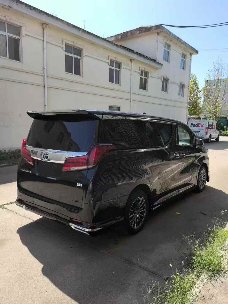 济南18年丰田埃尔法8