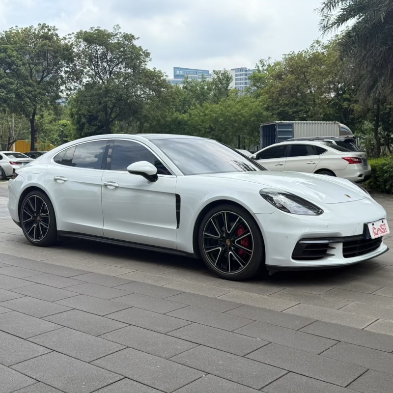 佛山19年保时捷帕拉梅拉2