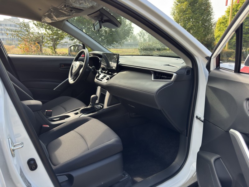 盐城25年丰田锐放8