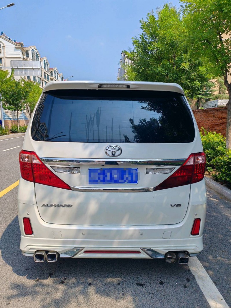 青岛13年丰田埃尔法4