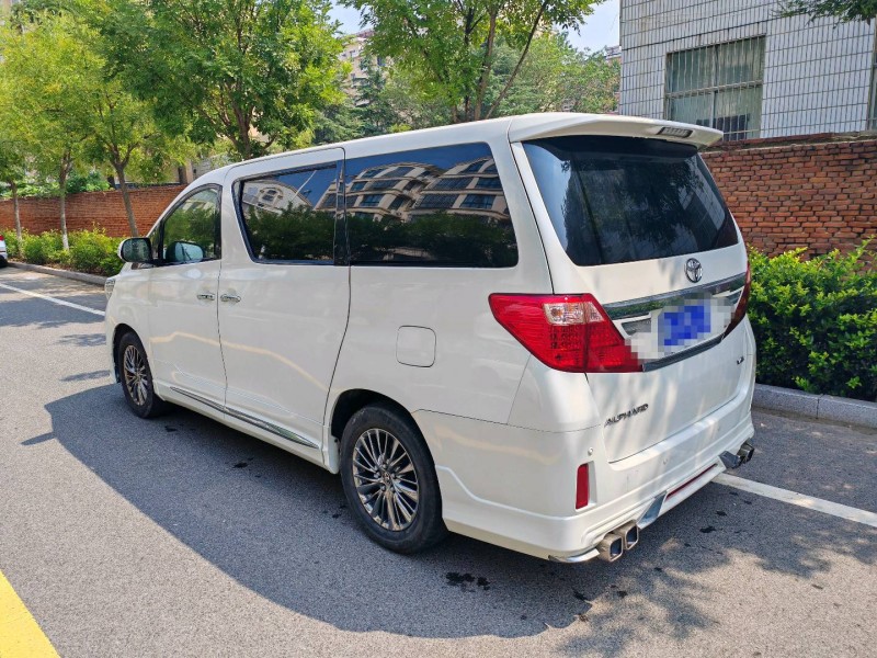 青岛13年丰田埃尔法5