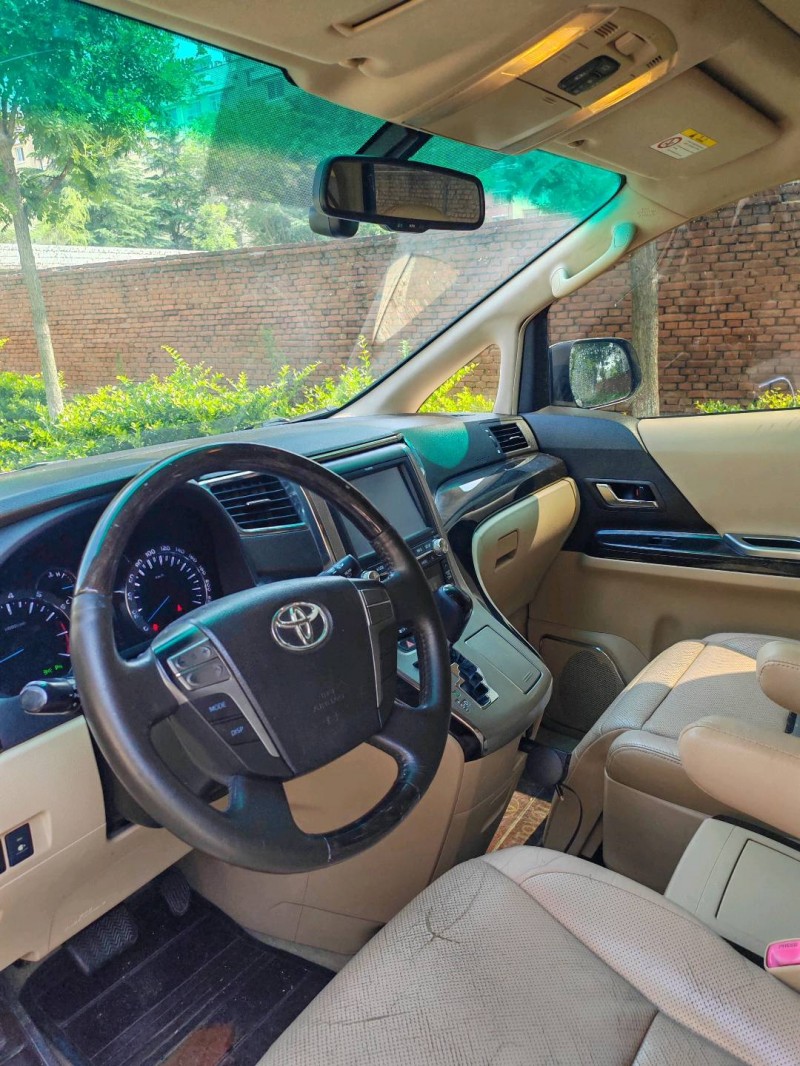 青岛13年丰田埃尔法7