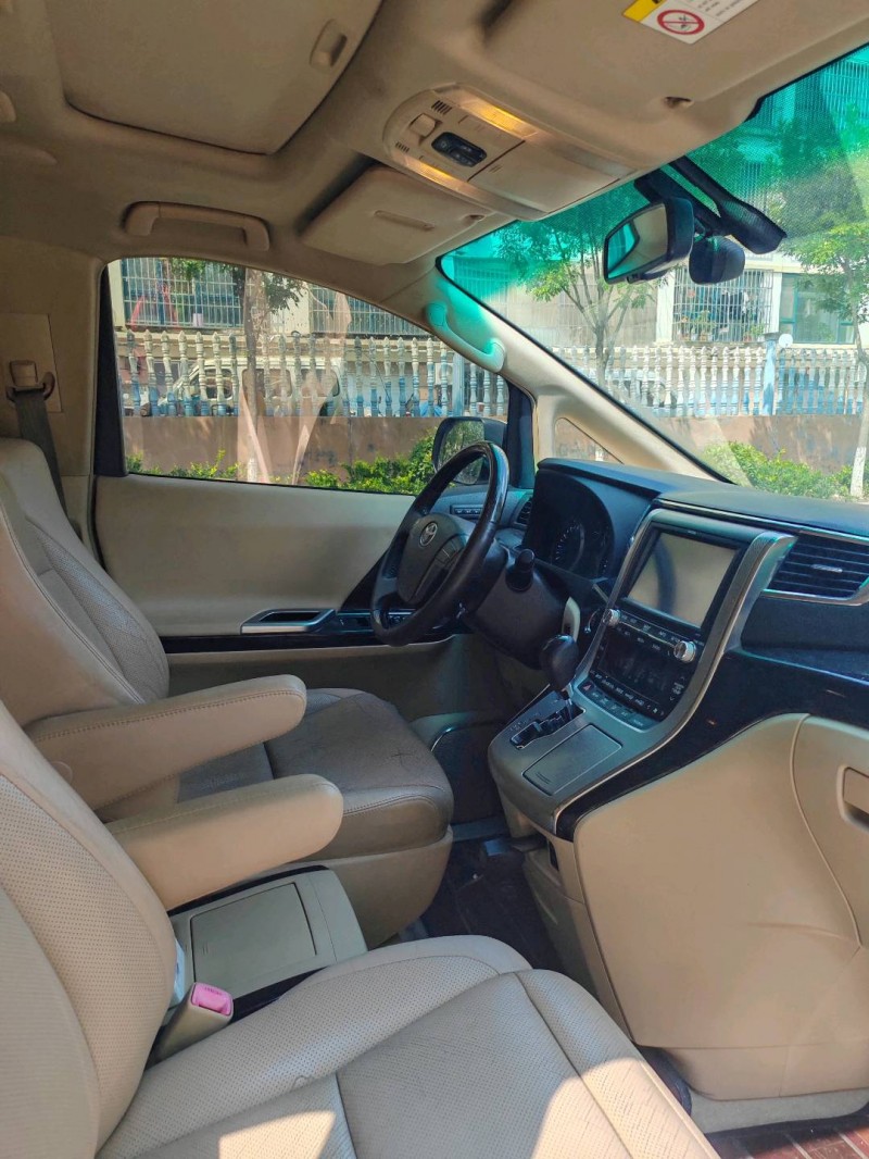 青岛13年丰田埃尔法8