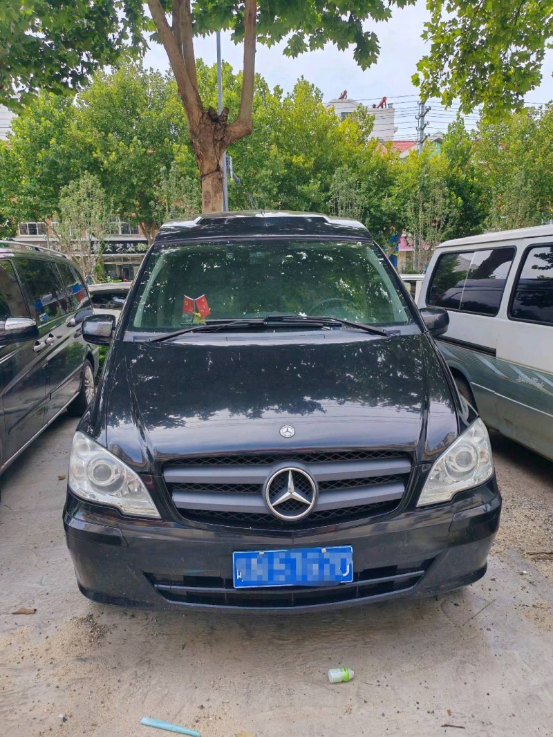 青岛14年奔驰威霆1