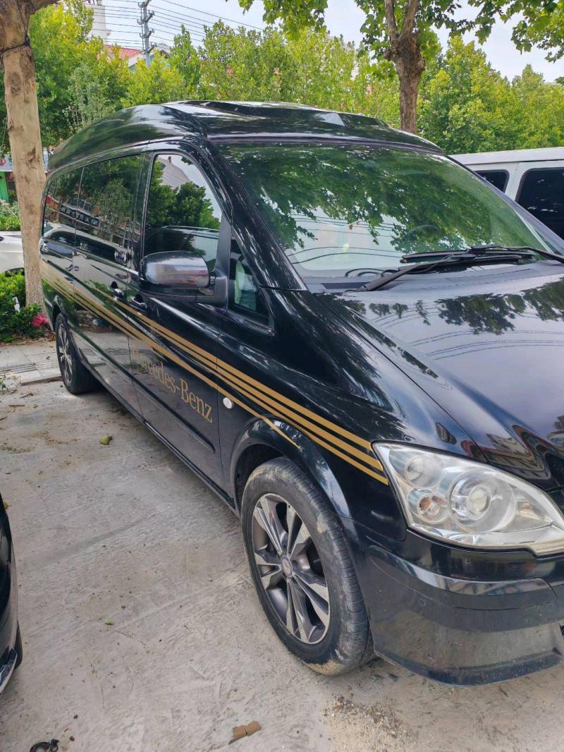 青岛14年奔驰威霆2