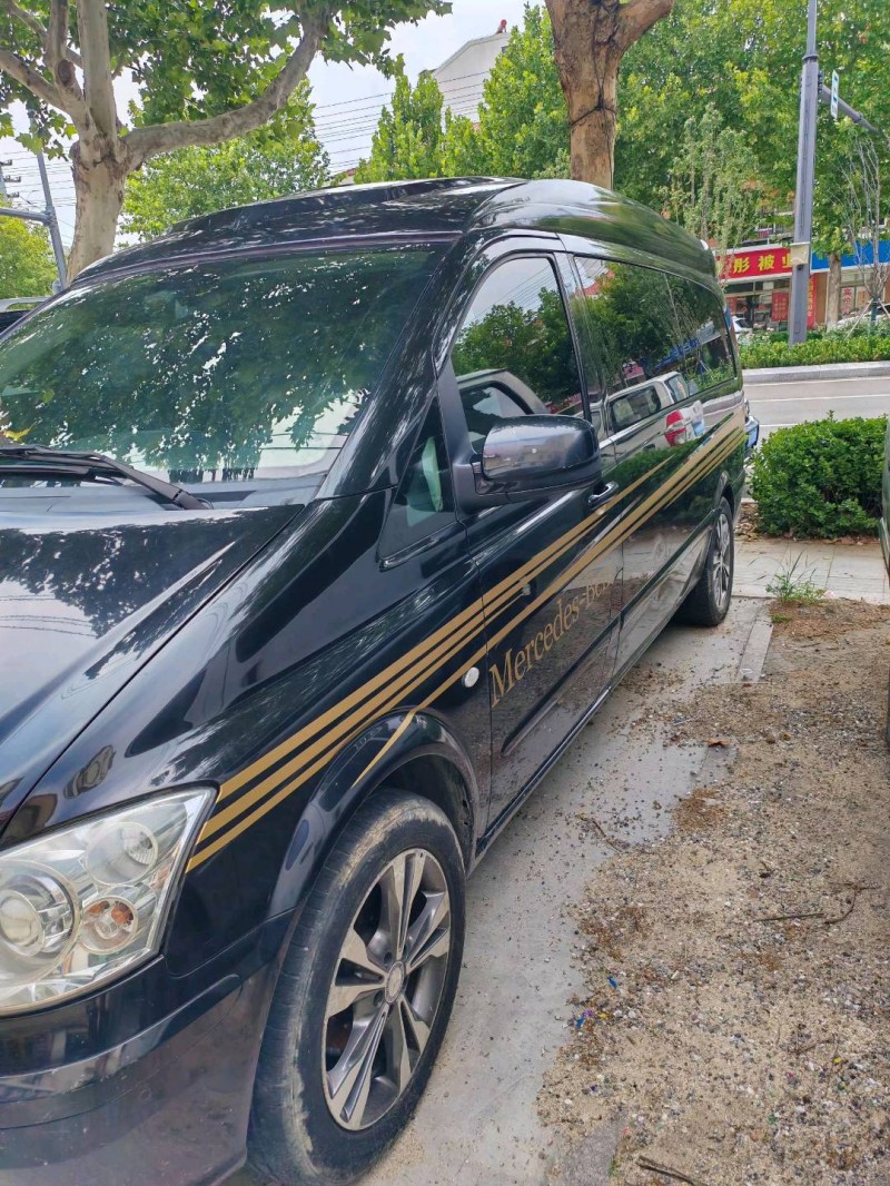 青岛14年奔驰威霆3