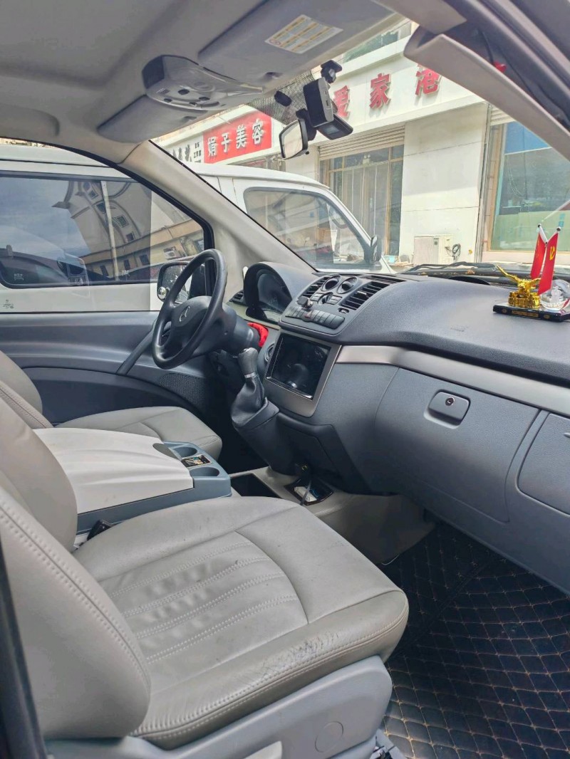 青岛14年奔驰威霆8