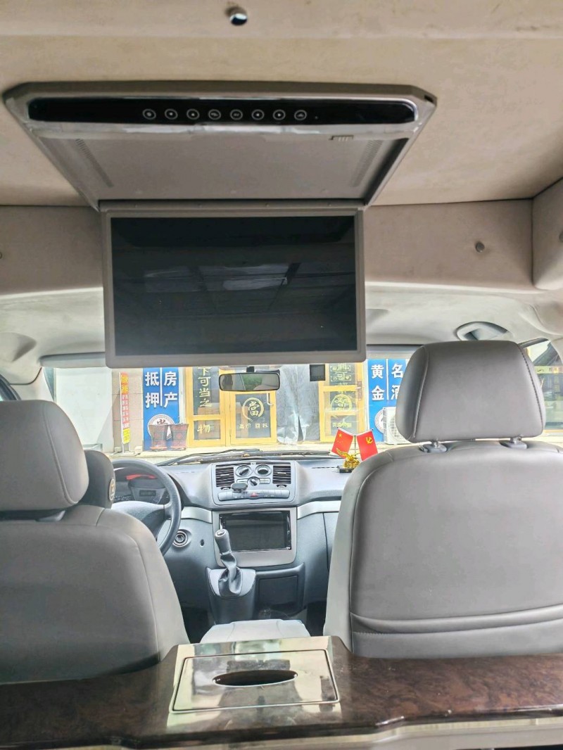 青岛14年奔驰威霆9