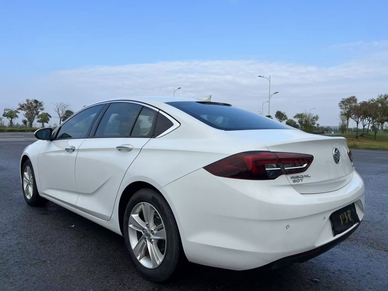 盐城20年别克君威8