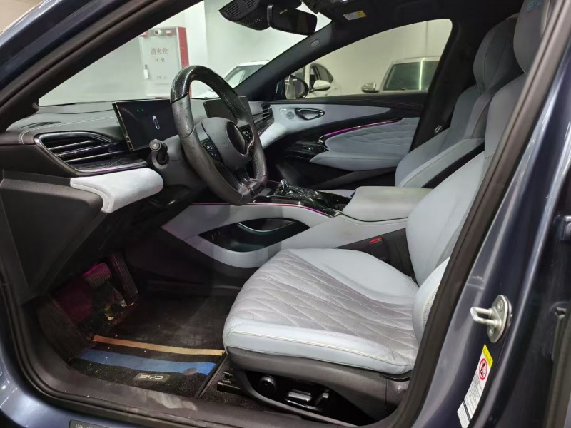 深圳22年比亚迪海豹4