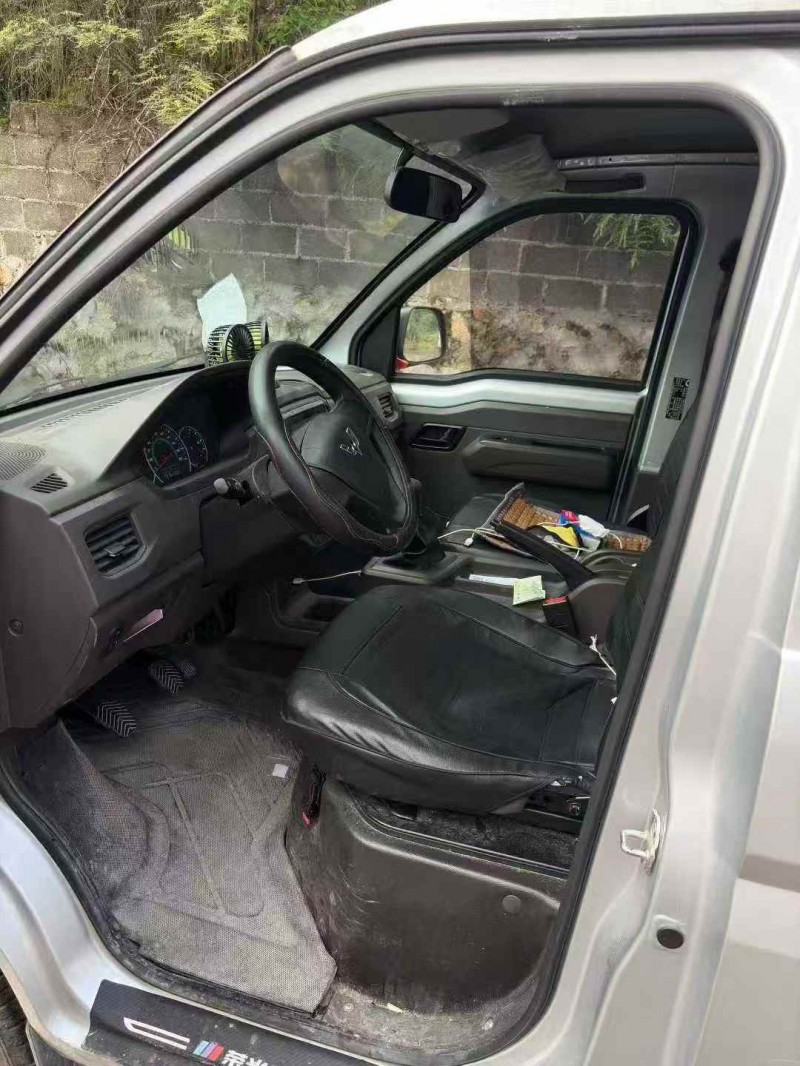 重庆25年五菱汽车荣光4