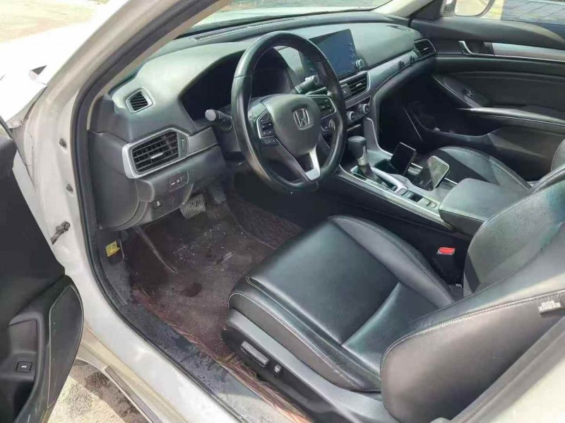 烟台21年本田雅阁4