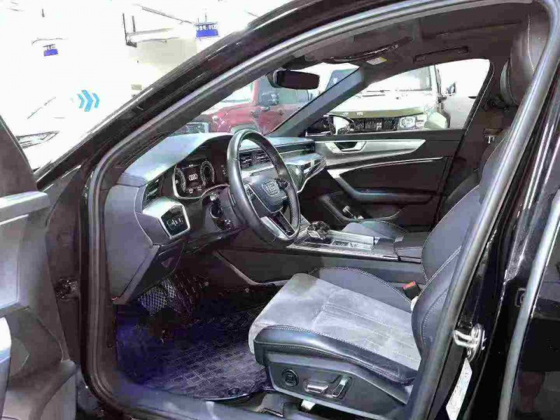 成都23年奥迪A6L4