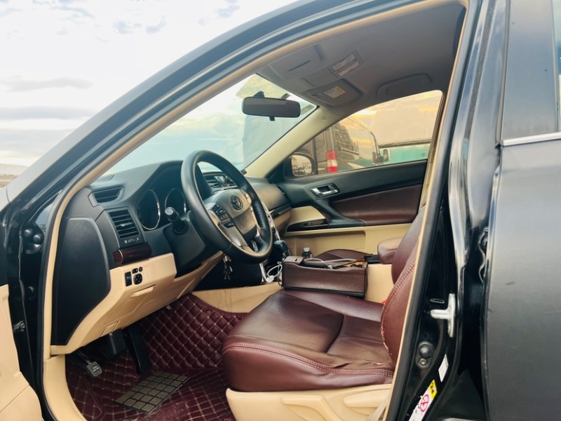 东莞12年丰田锐志3