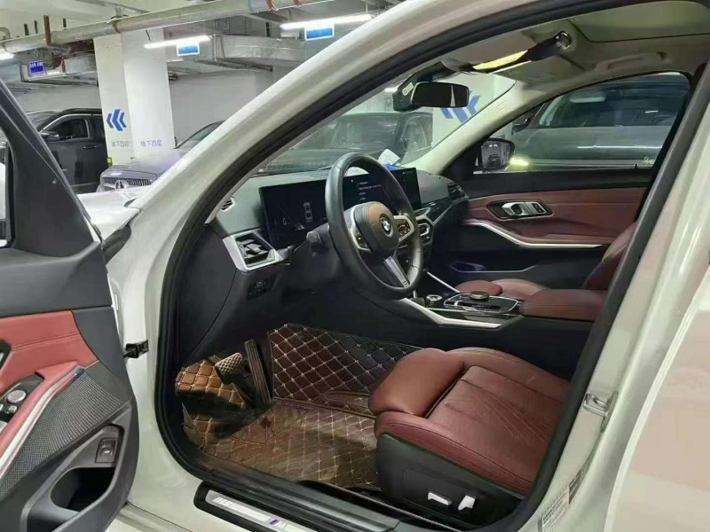 成都22年宝马3系4