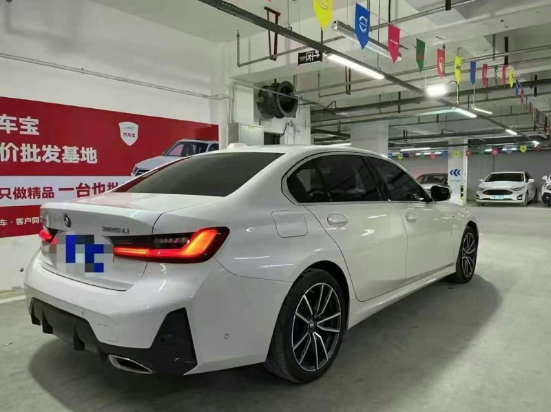 成都22年宝马3系8