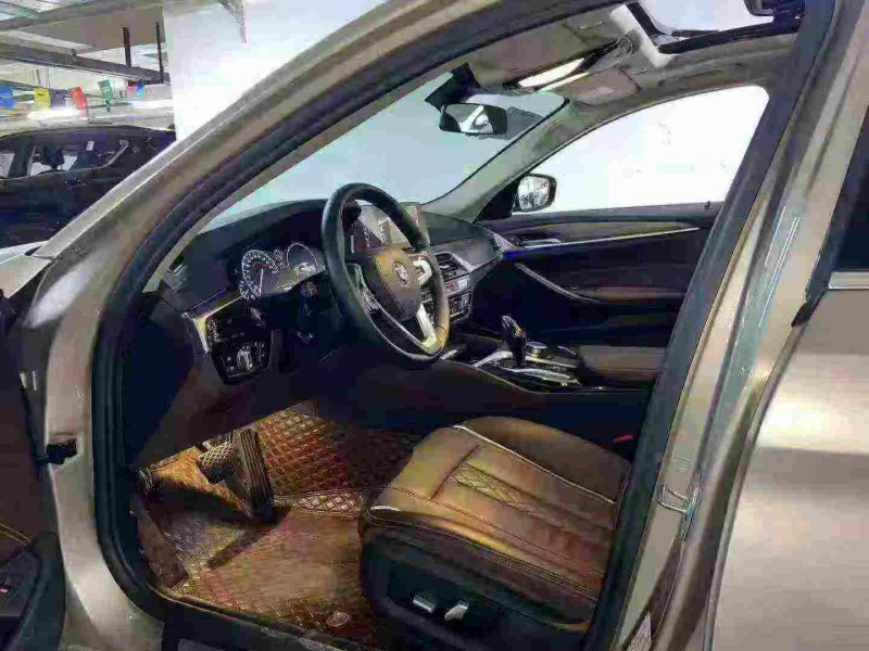 成都19年宝马5系4