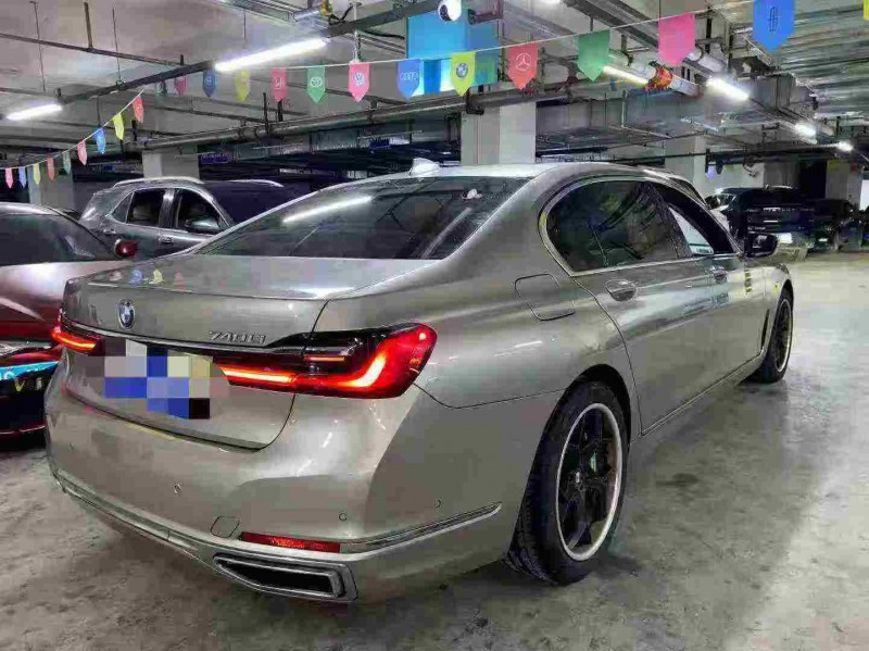 成都21年宝马7系8