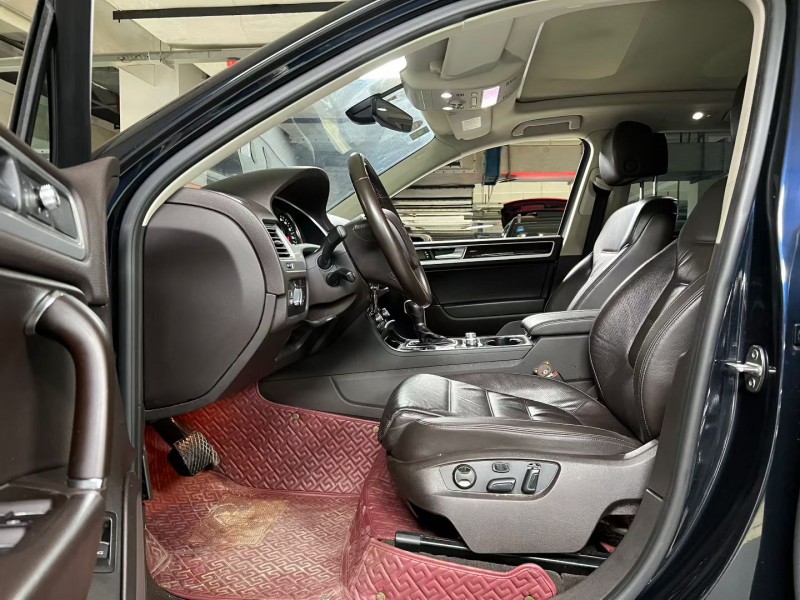 成都17年大众途锐5