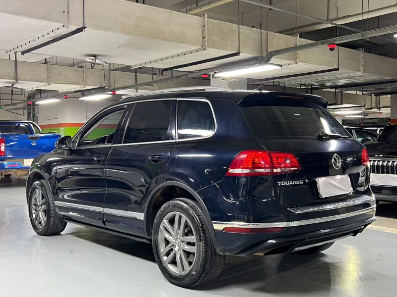 成都17年大众途锐8