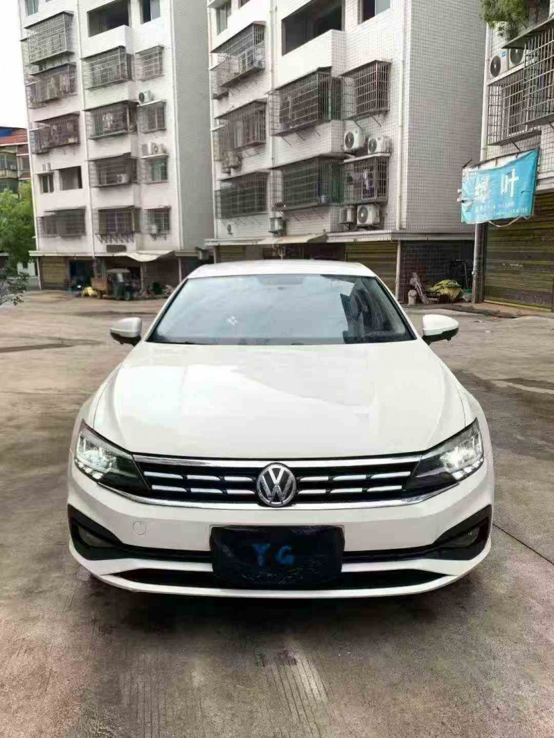 张家界20年大众凌渡1