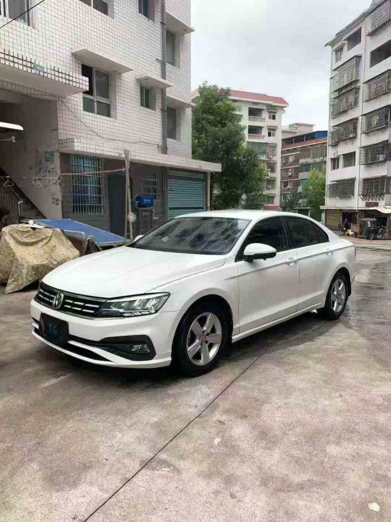 张家界20年大众凌渡3