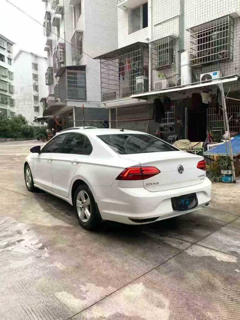 张家界20年大众凌渡7