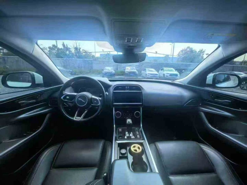 张家界20年捷豹XEL3