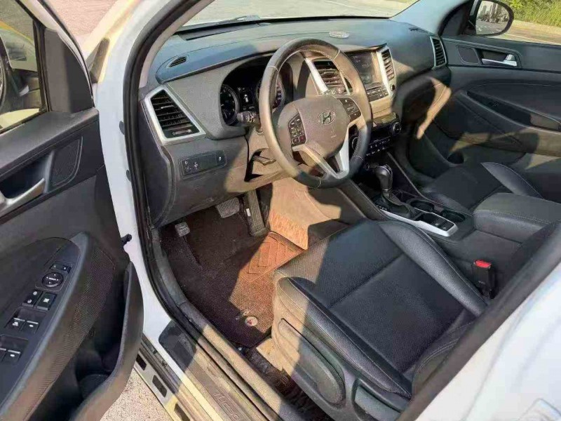 岳阳17年现代途胜4