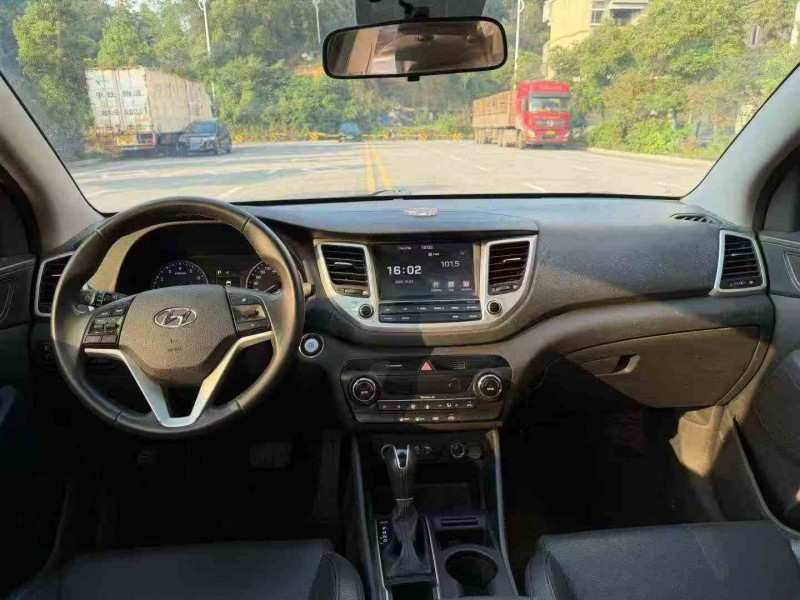 岳阳17年现代途胜5