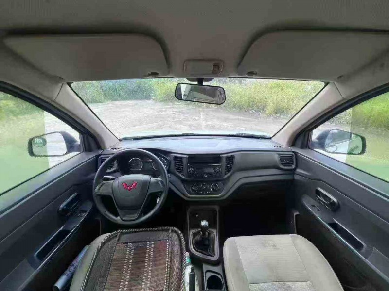 岳阳21年五菱汽车宏光4