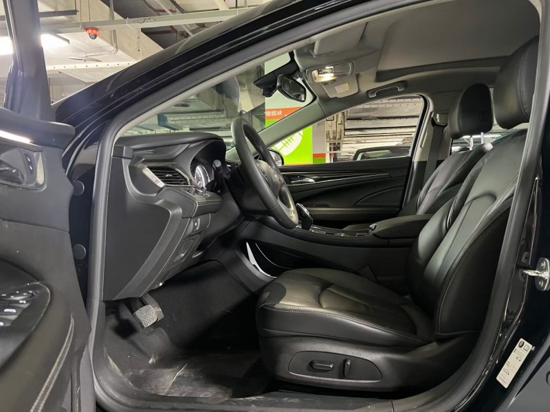 成都22年别克君越8