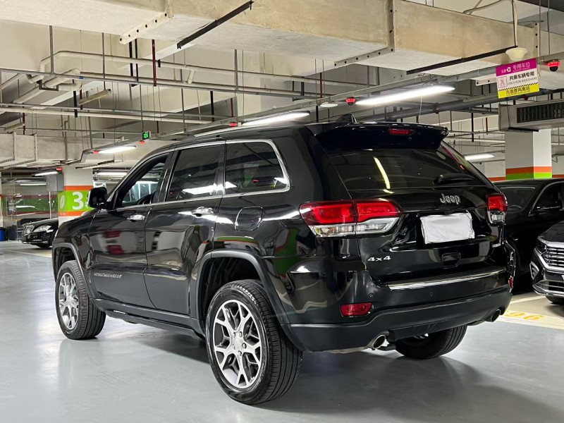 成都21年Jeep大切诺基8