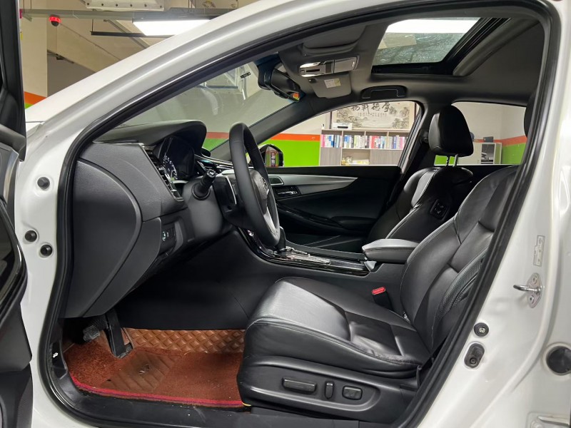 成都17年本田思铂睿5