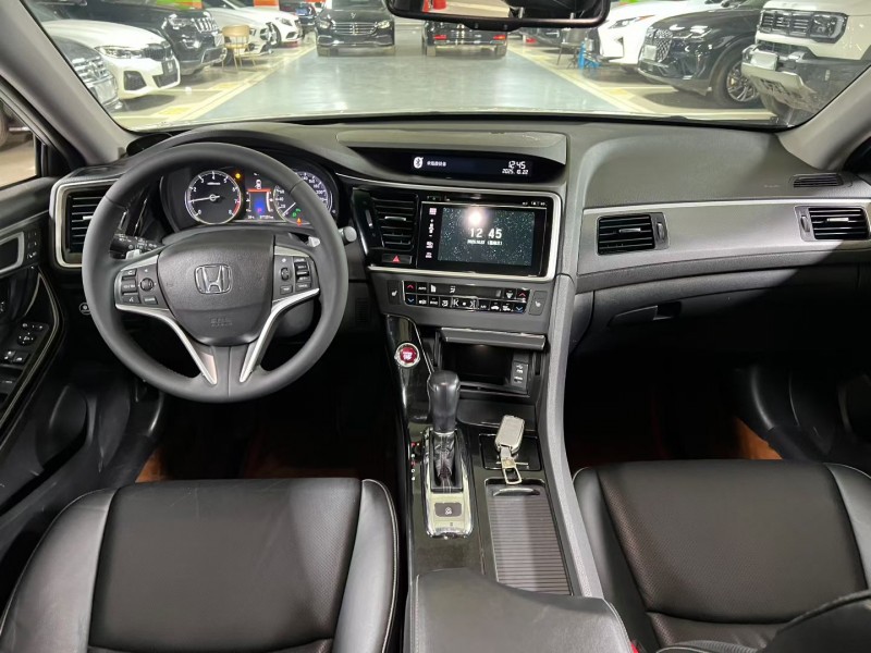 成都17年本田思铂睿7