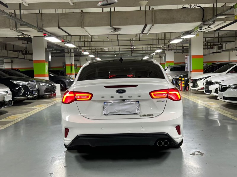 成都22年福特福克斯9