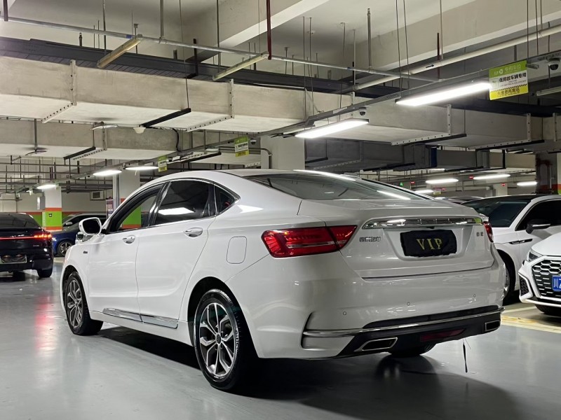 成都18年吉利博瑞5