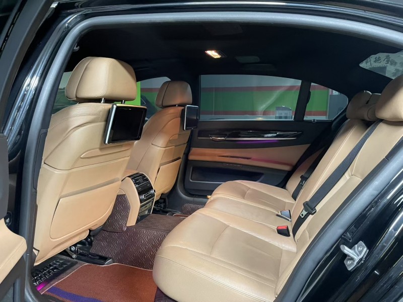 成都14年宝马7系5