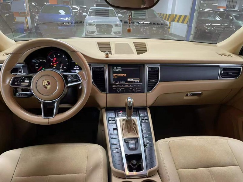 成都16年保时捷Macan3
