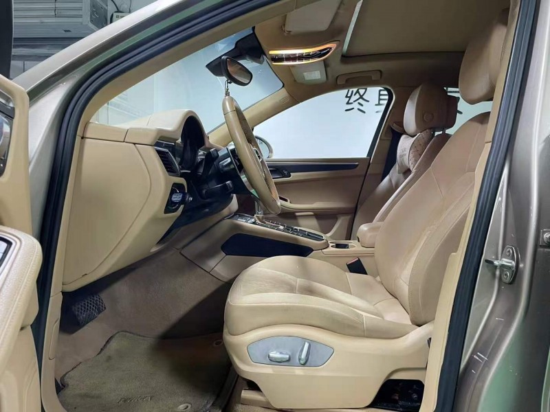 成都16年保时捷Macan5