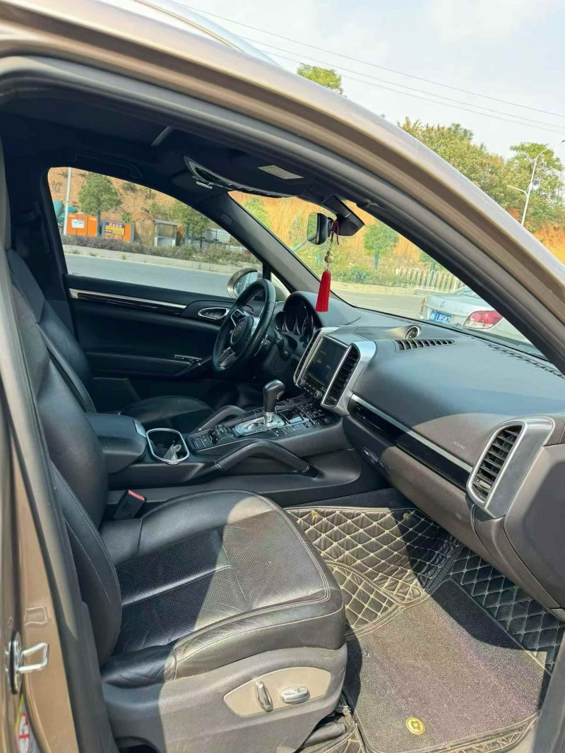 邵阳17年保时捷卡宴7