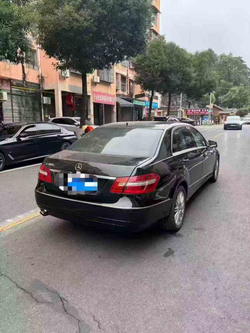 岳阳12年奔驰E8