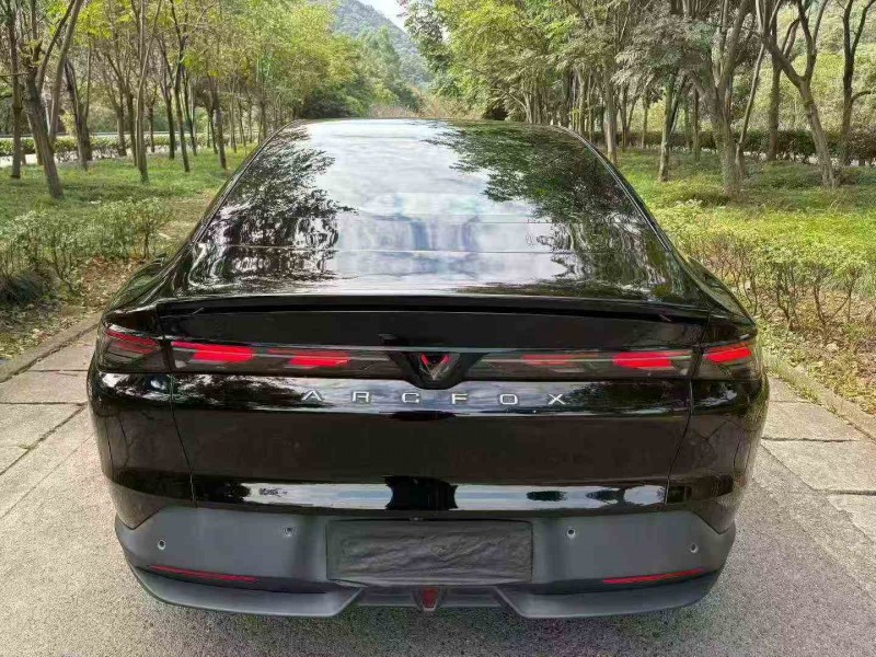 舟山24年极狐汽车阿尔法9