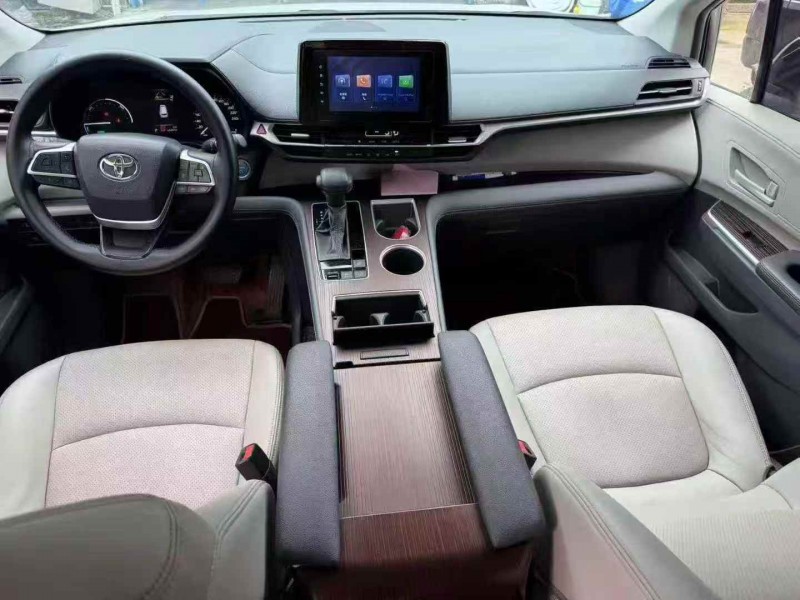 泰安23年丰田塞纳5