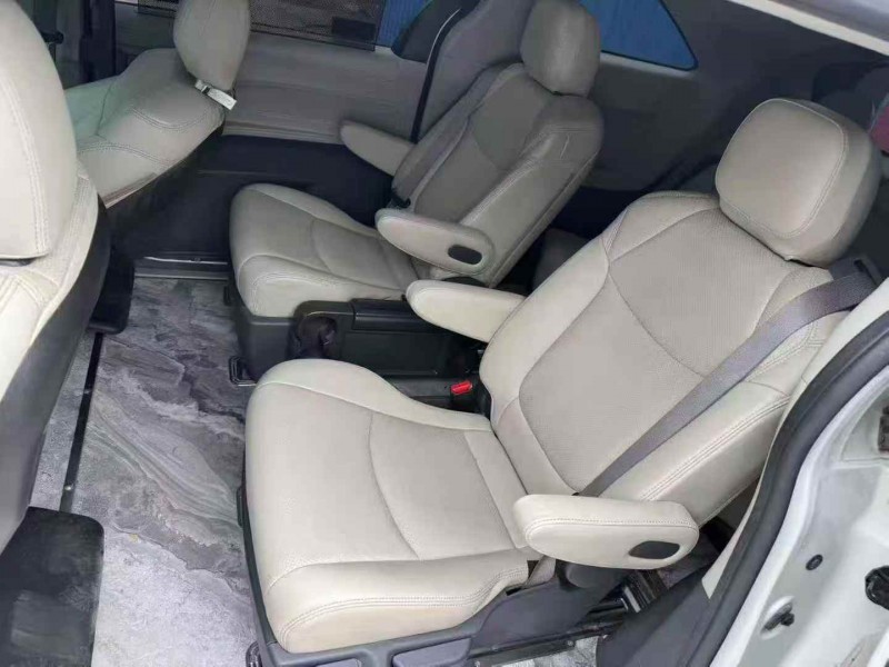 泰安23年丰田塞纳6