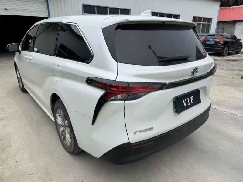 泰安23年丰田塞纳8